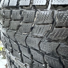 スタッドレス31×10.50R15 四駆やアメ車に！の画像