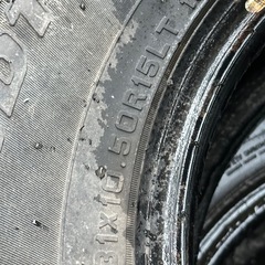 スタッドレス31×10.50R15 四駆やアメ車に！の画像