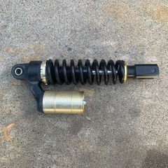 ヤマハ原付用　車種不明　社外リアショック　ジャンクの画像