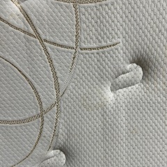 【値下げも可能】シモンズクイーンサイズベッドの画像