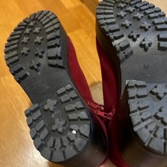 Mサイズ　
えんじ色のショートブーツ厚底の画像