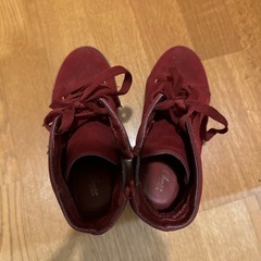 Mサイズ　
えんじ色のショートブーツ厚底の画像