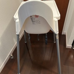 IKEAのテーブル付き椅子
の画像