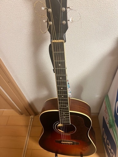 アコースティックギターカポ付きスタンド付きケース無し