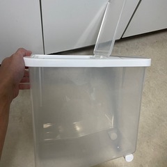 　ニトリ　米びつ12キロの画像