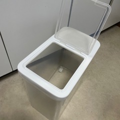 　ニトリ　米びつ12キロの画像