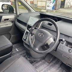 車検2年付き トヨタヴォクシー の画像