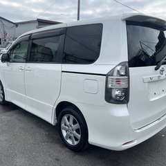車検2年付き トヨタヴォクシー の画像