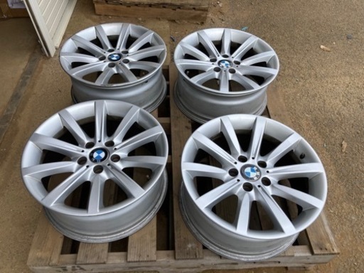 車のパーツ タイヤ、ホイール