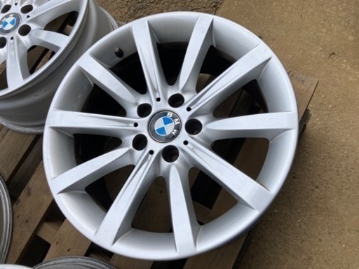 車のパーツ タイヤ、ホイール