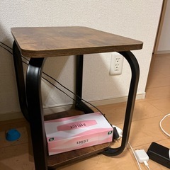 サイドテーブル