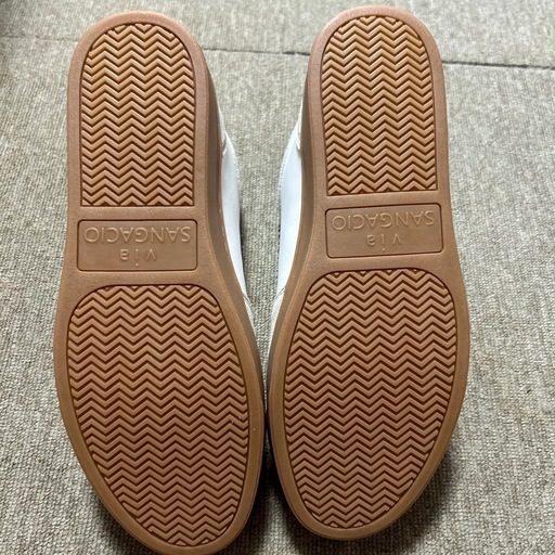 viaSANGACIOのハイカットスニーカー