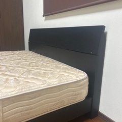 シモンズダブルベッドの画像