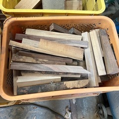 キャンプ用焚き木の画像