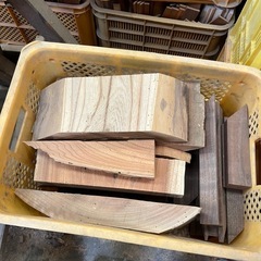 キャンプ用焚き木の画像
