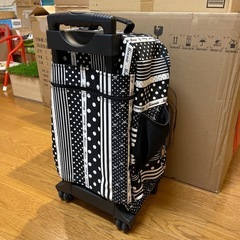 ミニーマウスキャリーバッグの画像