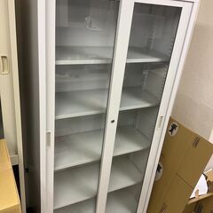 スチール製 キャビネット ガラス引戸　鍵付きの画像