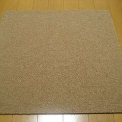 日本製タイルカーペット厚み6.5㎜・1枚２００円・在庫２４枚（１...