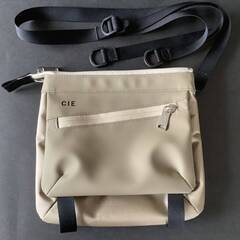 【超美品！】CIE シー　ミニショルダーバック　ショルダーポーチ　コサッシュ　ベージュ　防水　軽量の画像
