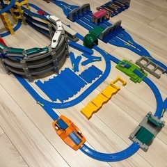 トミカ　プラレール　4段ループ　新幹線×4台付き　　　の画像
