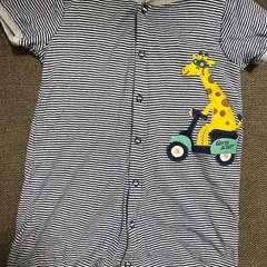 【お渡し先決まりました】約70cmこども服4点セットの画像