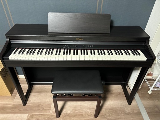 ローランド　　電子ピアノ　RP701
