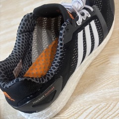 adidas ランニングシューズの画像