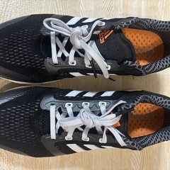 adidas ランニングシューズの画像