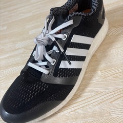 adidas ランニングシューズの画像
