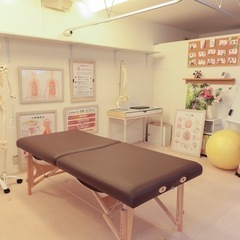 写真モデル　整体院の施術風景、ホームページ用　2時間の画像