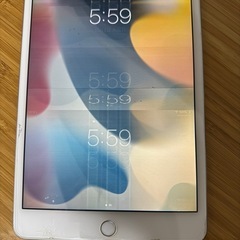 iPad mini 4 32GB ジャンク　表面割れありの画像
