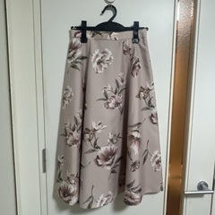 JUSGLITTYのフラワープリントスカートです☺️