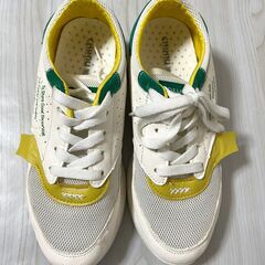 スニーカー　ホワイト（イエロー、グリーン）23.5cm ※　配送...