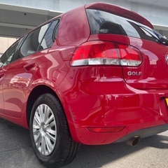 低走行4万キロ台‼️月々1.1万円〜分割可‼️車検2年付き☆VW ゴルフ☆低燃費と優れた走行性能☆HDDナビ付き☆走行中DVD見れます☆ETC付き☆バックカメラも赤♡ドライブレコーダー付きのフル装備☆情熱の赤☆超低走行☆長〜く乗れます❗️の画像