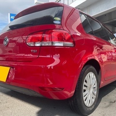低走行4万キロ台‼️月々1.1万円〜分割可‼️車検2年付き☆VW ゴルフ☆低燃費と優れた走行性能☆HDDナビ付き☆走行中DVD見れます☆ETC付き☆バックカメラも赤♡ドライブレコーダー付きのフル装備☆情熱の赤☆超低走行☆長〜く乗れます❗️の画像