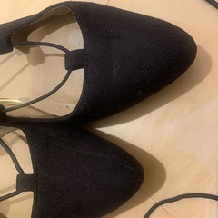 紐付きパンプスの画像