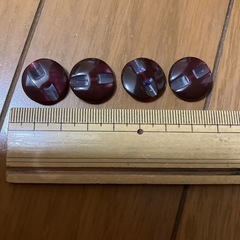 紫ボタン四つ
の画像
