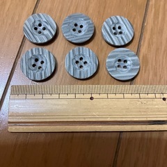 グレーボタン6個