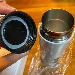 【値下げしました‼️】新品 COLOMO カラモ 真空ステンレスボトル350mlの画像