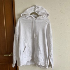 フード付きパーカー