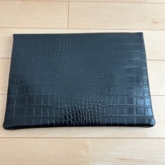 クロコダイル柄クラッチバッグの画像