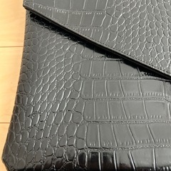 クロコダイル柄クラッチバッグの画像