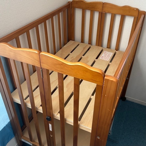 ベビーベッド　3段階調整可能