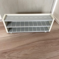 美品▼3coins☆ ミニカー トミカ 
収納棚の画像