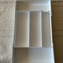 【受け渡し予定者決まりました】ニトリ　縦横伸縮整理トレー Nブラン(ホワイト)の画像