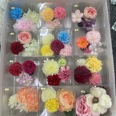 新品未使用　お好きな髪飾り1点500円でお譲りします。