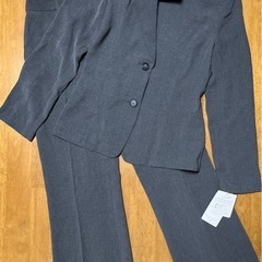 11/10(日)まで　新品未使用タグ付き グレー パンツスーツ ...