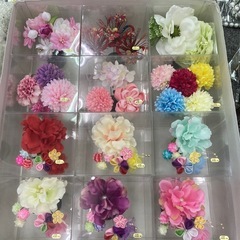 新品未使用　お好きな髪飾り1点500円でお譲りします。