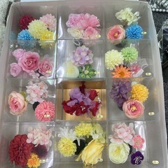 新品未使用　お好きな髪飾り1点500円でお譲りします。