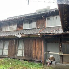 古屋付き土地 母屋・離れ・長屋物置有り 道路沿いに面しており、湖...